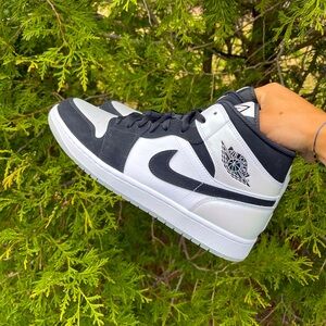 ⚫️⚪️AIR JORDAN 1 MID DIAMOND SHORTS. BRAND NEW. SZ 11. COMES WITH BOX.